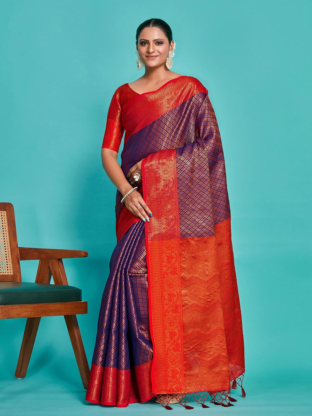 

MIMOSA Ethnic Motifs Woven Design Zari Kanjeevaram Saree, Navy blue