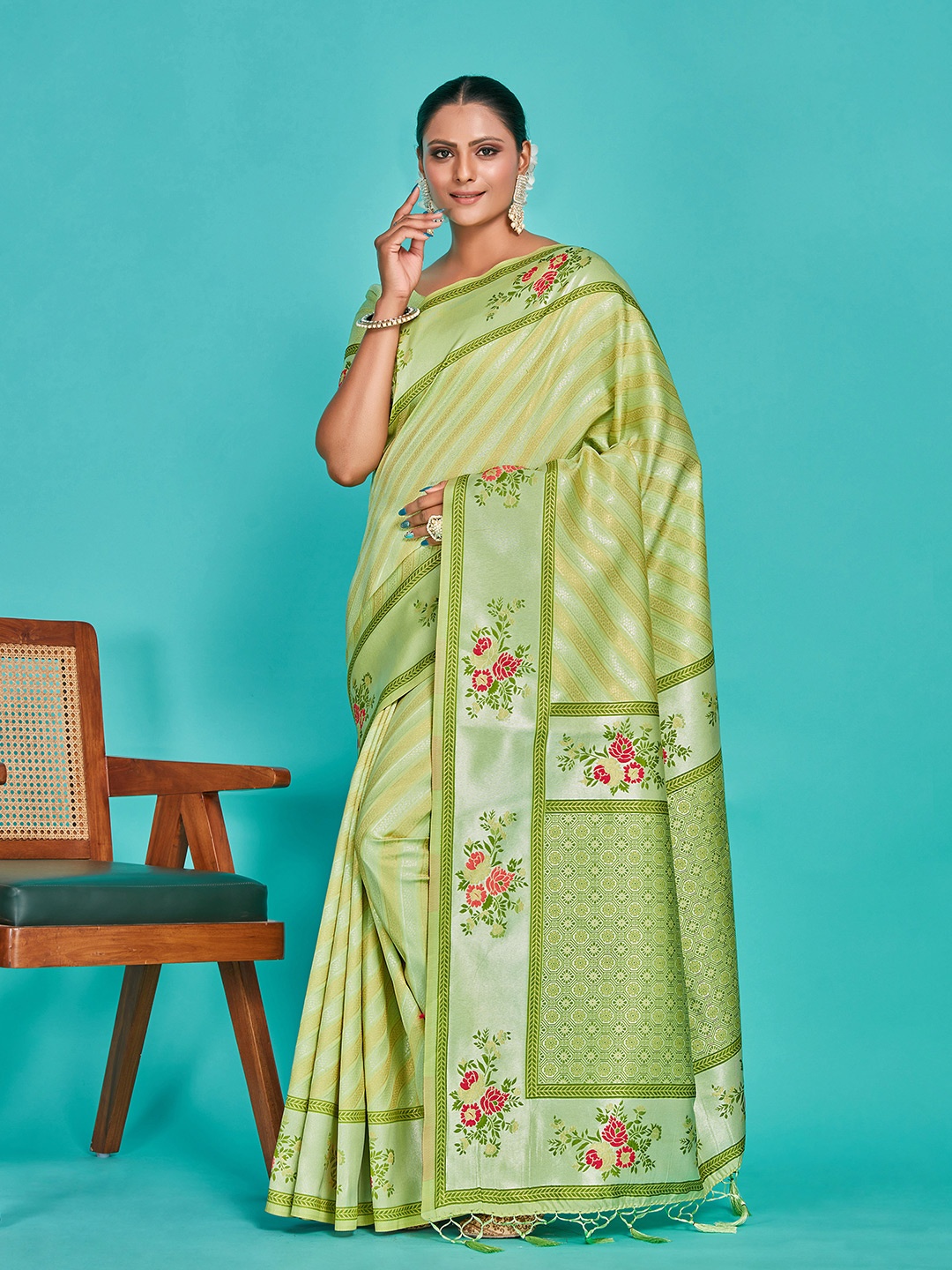

MIMOSA Ethnic Motifs Woven Design Zari Banarasi Saree, Green
