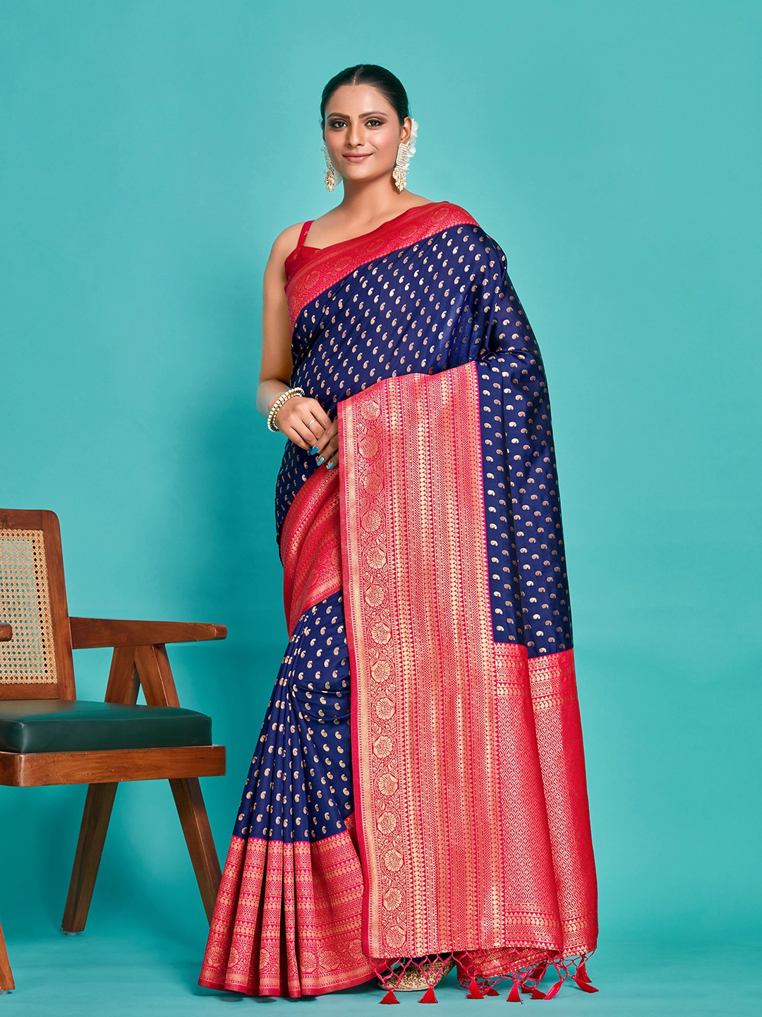 

MIMOSA Paisley Woven Design Zari Kanjeevaram Saree, Navy blue