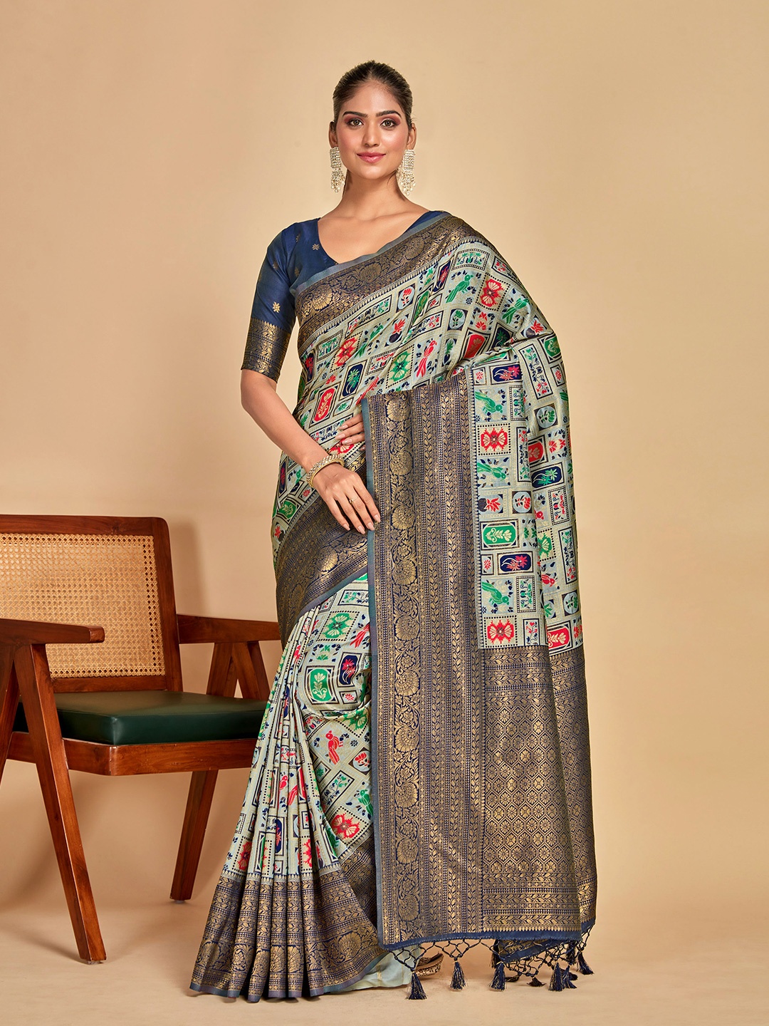 

MIMOSA Ethnic Motifs Woven Design Zari Detail Kanjeevaram Saree, Grey