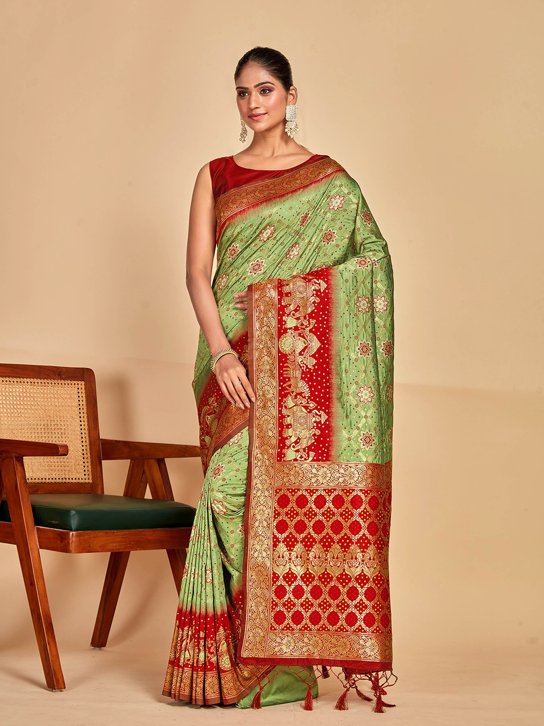 

MIMOSA Floral Woven Design Zari Patola Saree, Green
