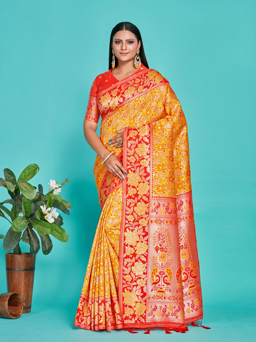 

MIMOSA Ethnic Motifs Woven Design Zari Kanjeevaram Saree, Gold