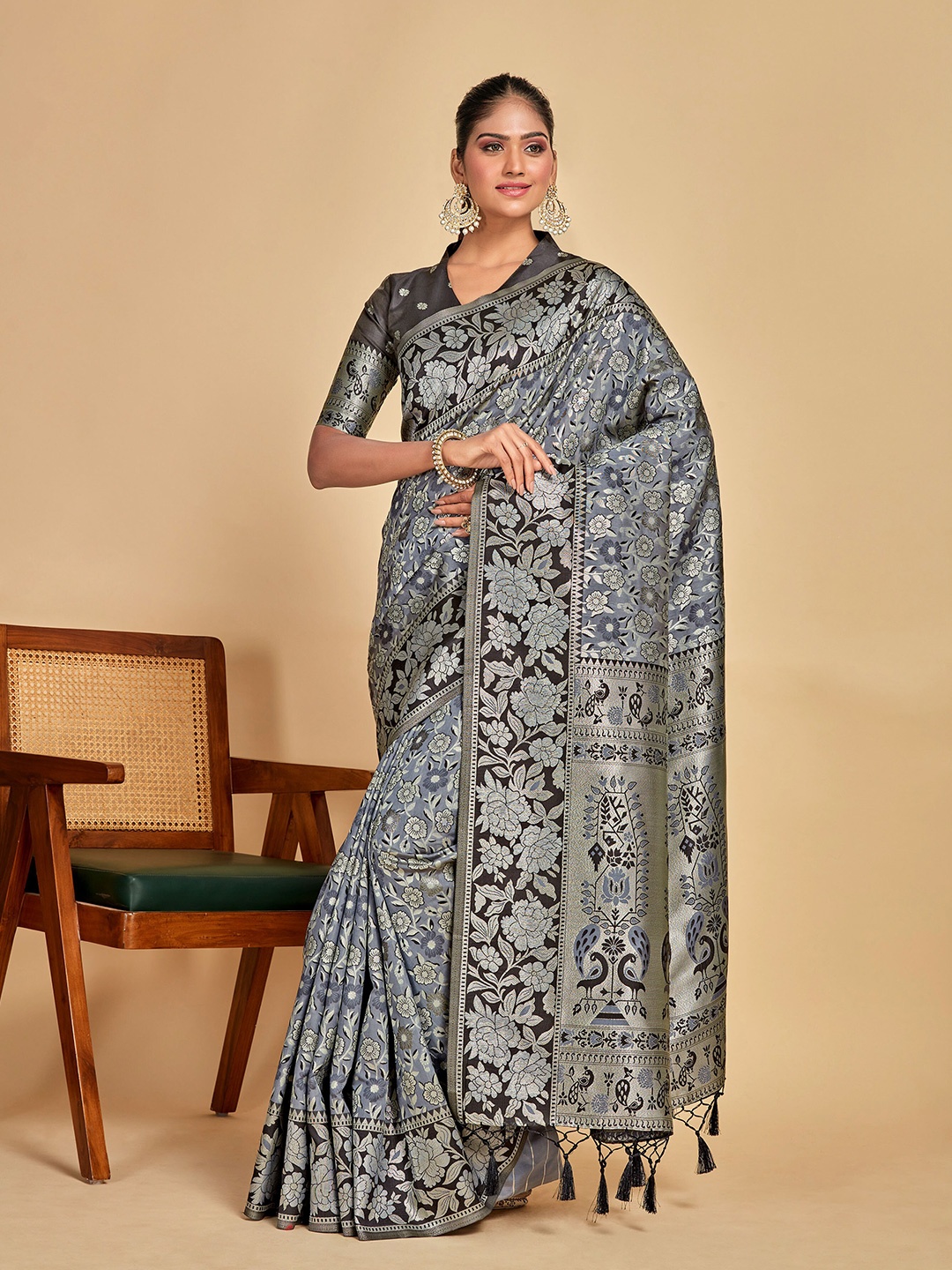 

MIMOSA Floral Woven Design Zari Kanjeevaram Saree, Grey