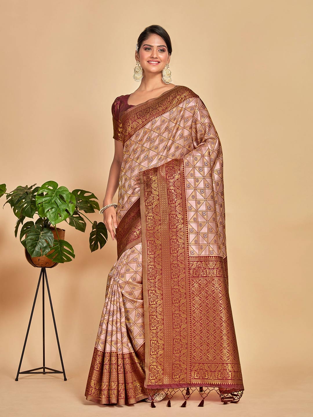 

MIMOSA Geometric Woven Design Zari Kanjeevaram Saree, Pink