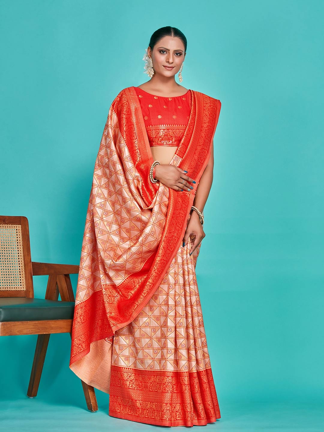 

MIMOSA Ethnic Motifs Woven Design Zari Kanjeevaram Saree, Peach