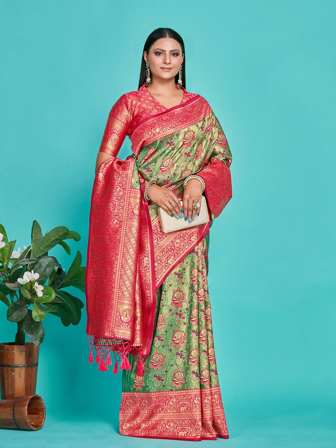 

MIMOSA Ethnic Motifs Woven Design Zari Detail Kanjeevaram Saree, Green