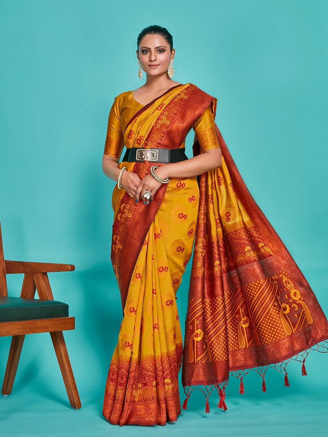 

MIMOSA Floral Woven Design Zari Kanjeevaram Saree, Gold
