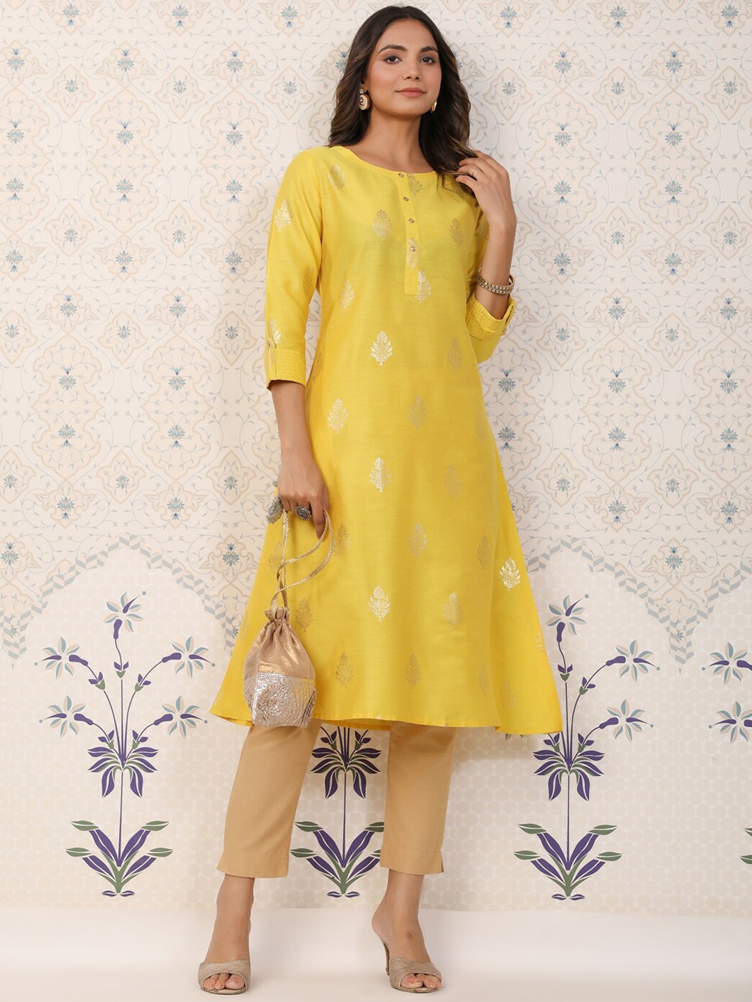 

Ode by House of Pataudi Yellow Floral Printed Round Neck Roll-Up Sleeve A-Line Kurta