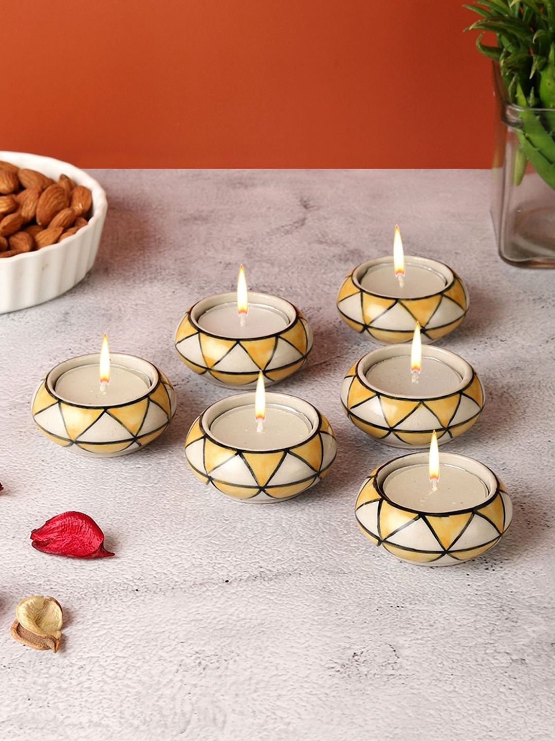 

VarEesha Red 6 Pieces Triangles Ceramic Diyas Tea Light Candle Holders, Cream