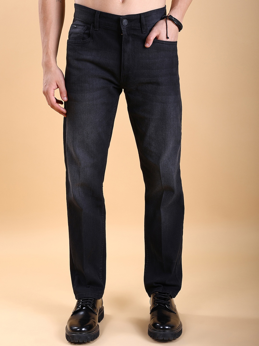 

HIGHLANDER Men Straight Fit Clean Look Stretchable Jeans, Black