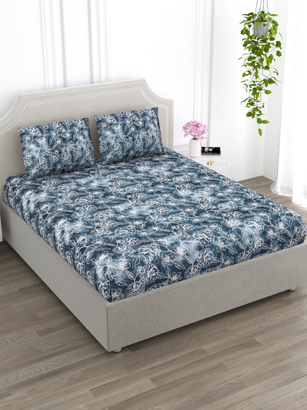

EverHOME Blue & White Floral Cotton 210 TC Queen Bedsheet with 2 Pillow Covers