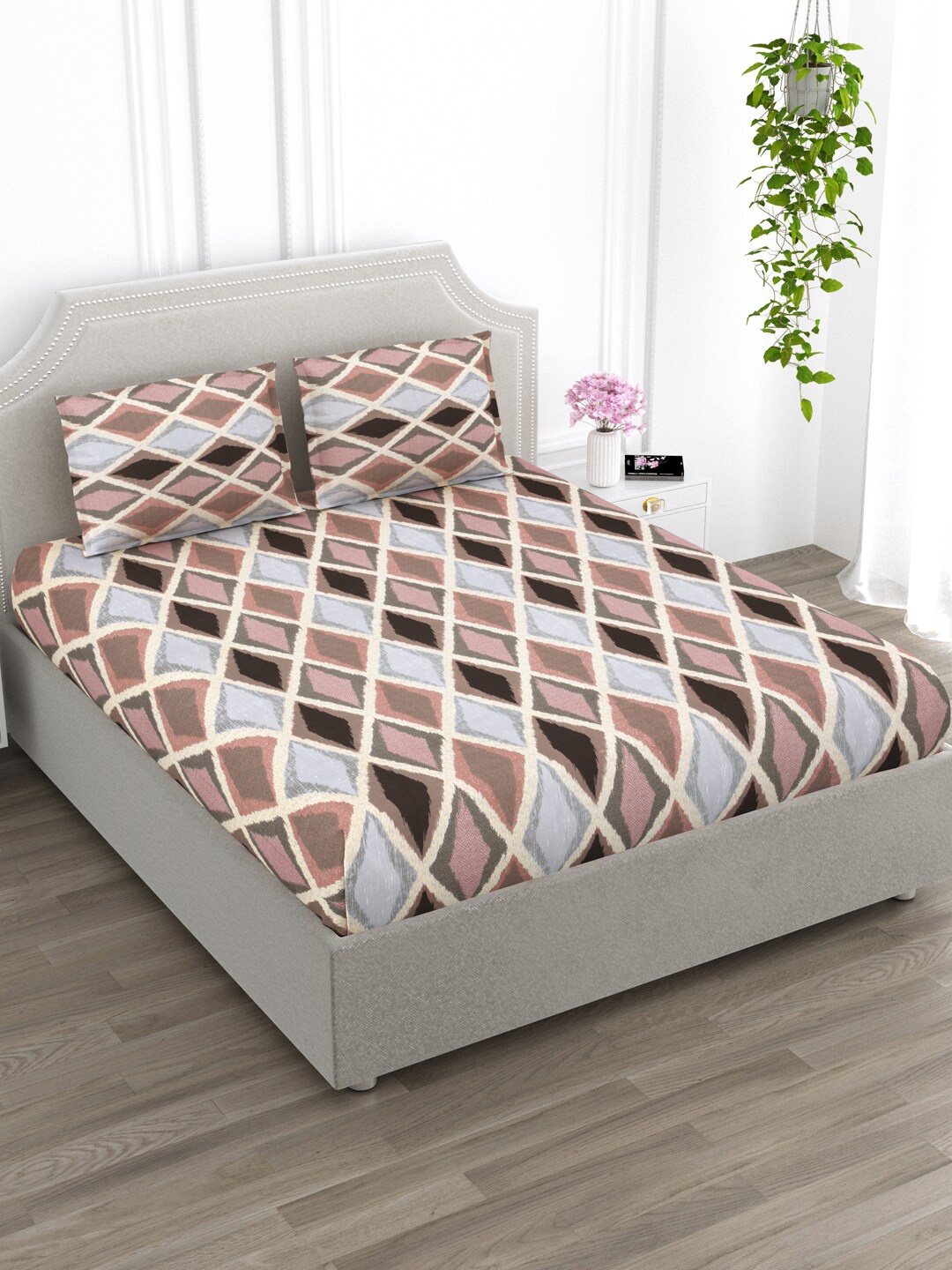 

EverHOME Plush Peach & Grey Geometric Cotton 210 TC Queen Bedsheet With 2 Pillow Covers