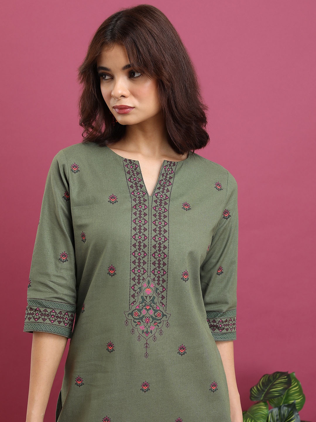 

Vishudh Green Ethnic Motifs Printed Pure Cotton Kurta