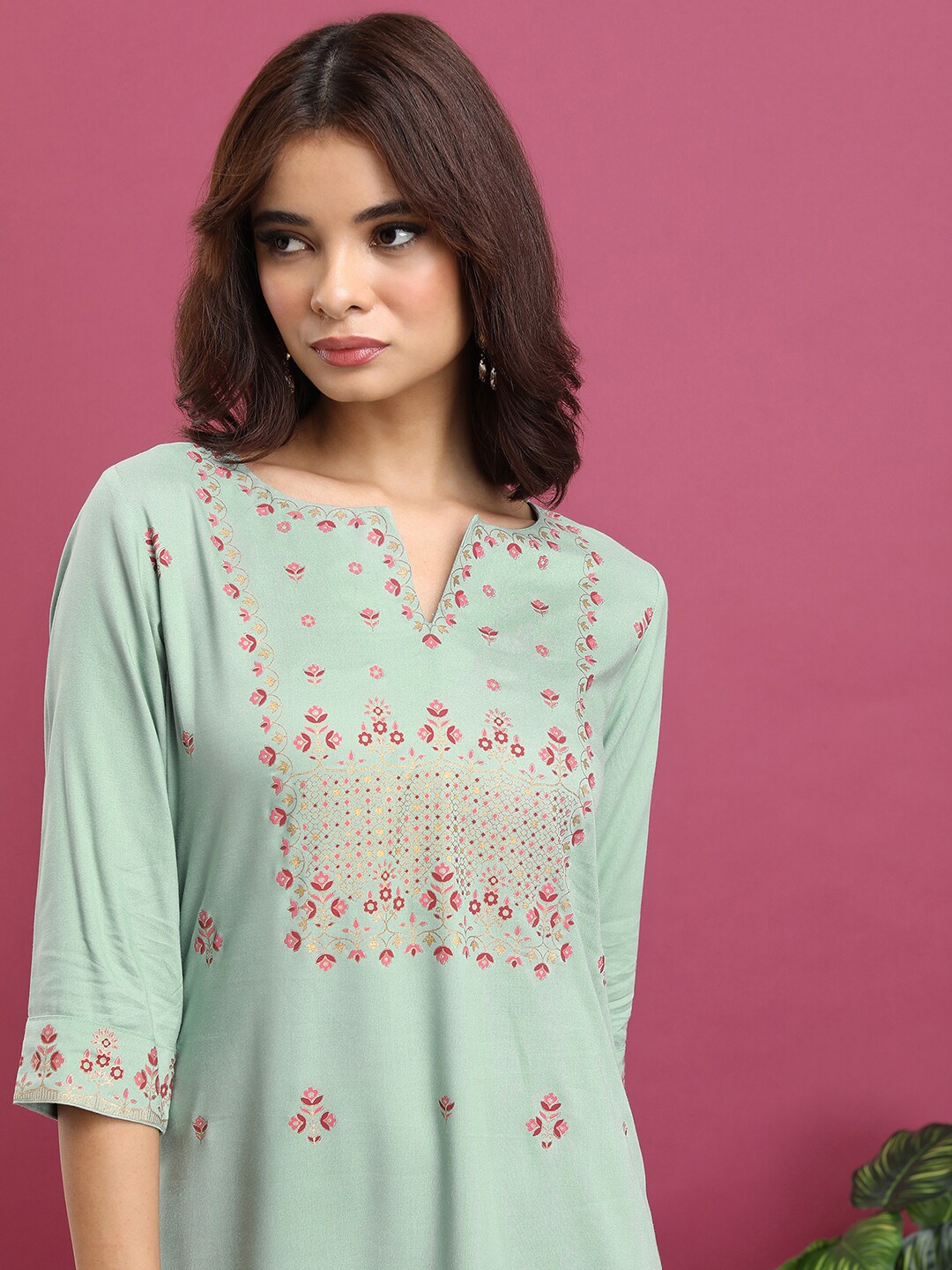 

Vishudh Green Floral Printed Kurta