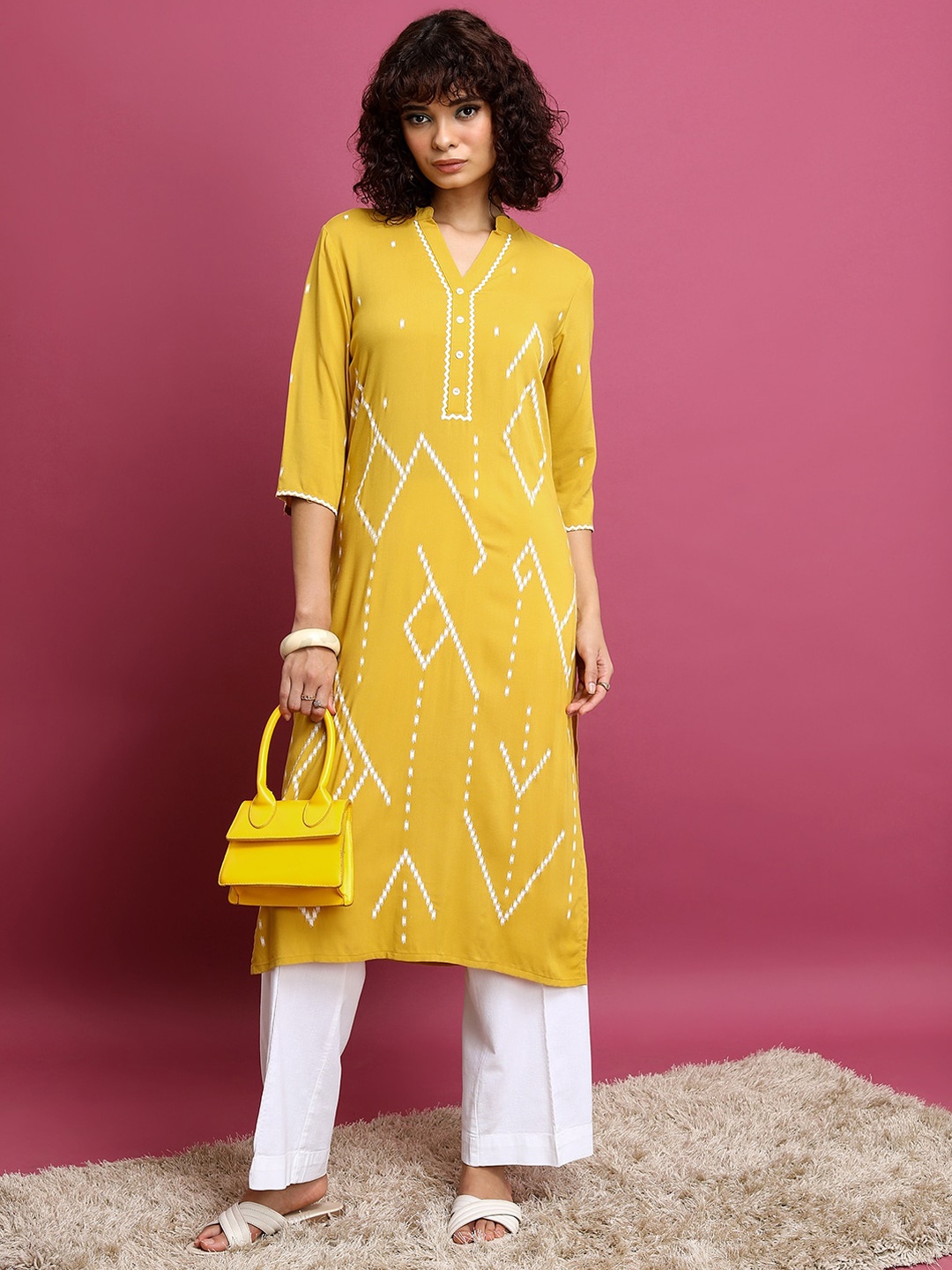 

Vishudh Yellow Geometric Printed Kurta