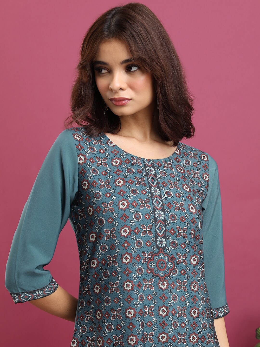 

Vishudh Teal Ethnic Motifs Printed Round Neck Straight Kurta