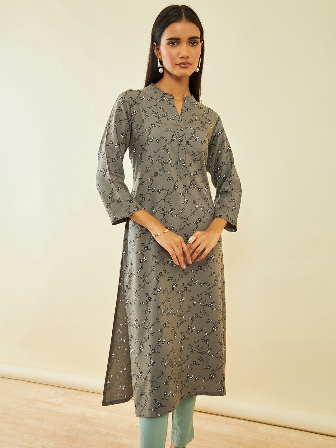 

Soch Grey Floral Printed Mandarin Collar Straight Kurta