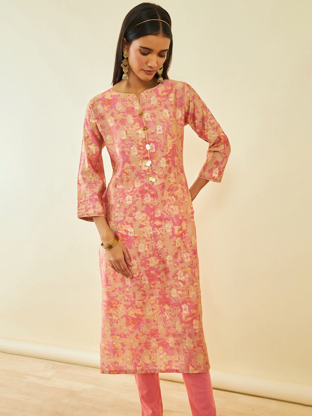 

Soch Pink Floral Printed Boat Neck Straight Kurta
