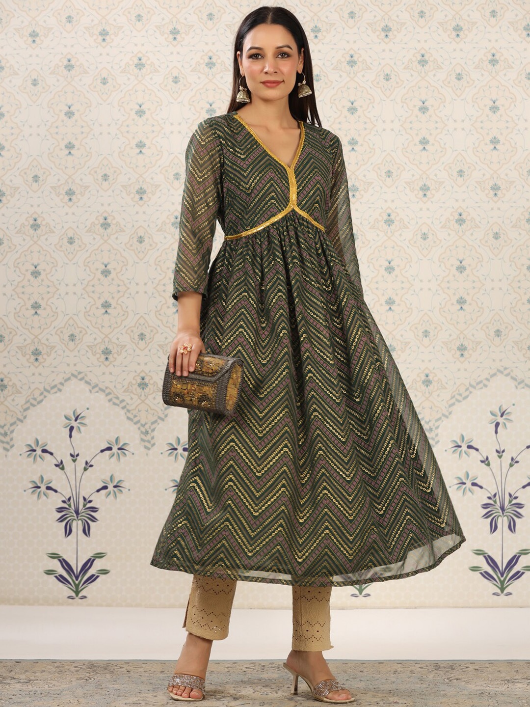 

Ode by House of Pataudi Ethnic Motifs Printed V-Neck Thread Work Empire Anarkali Kurta, Green