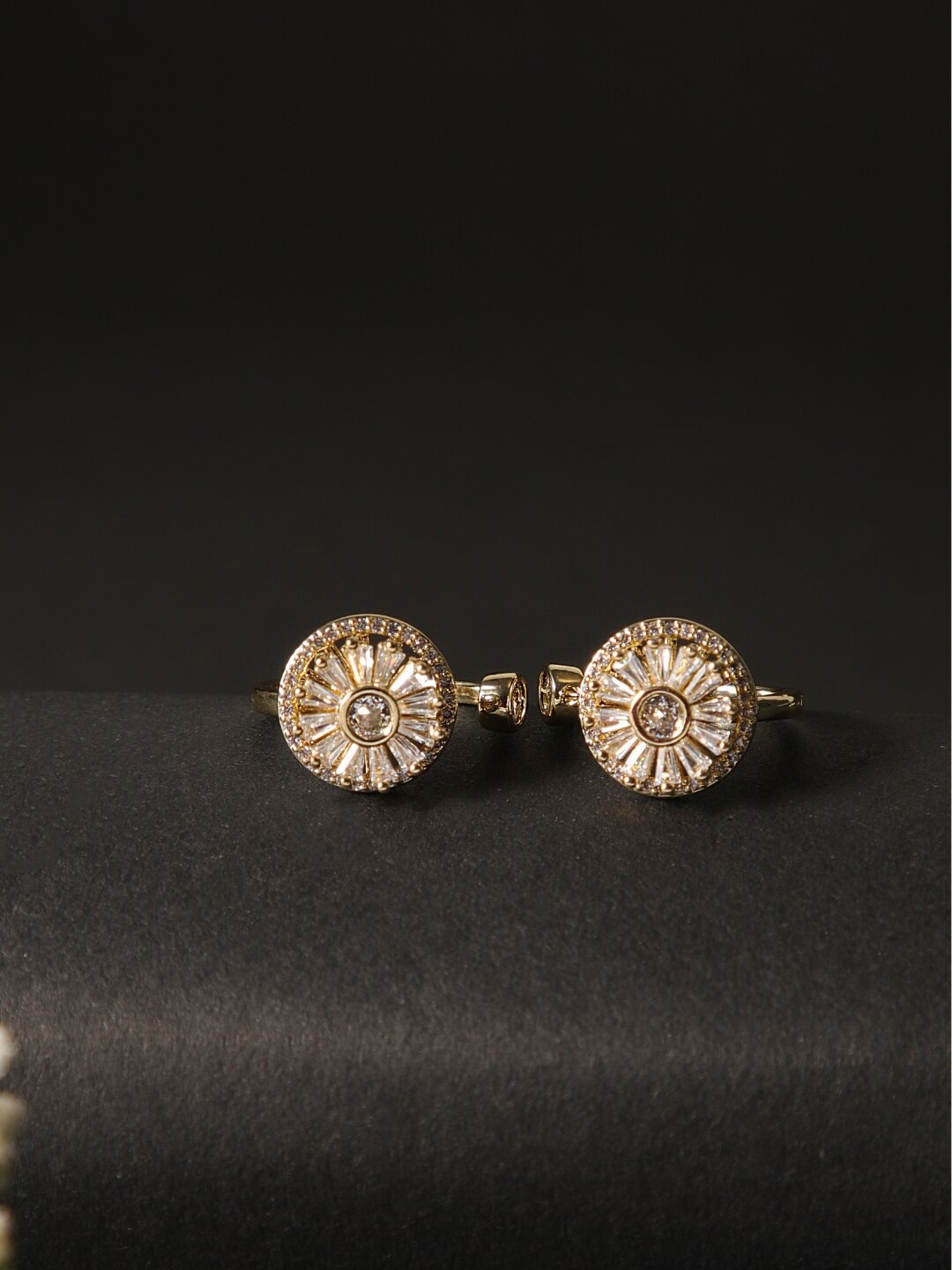 

Zeraki Jewels Gold-Plated CZ-Studded Adjustable Finger Ring