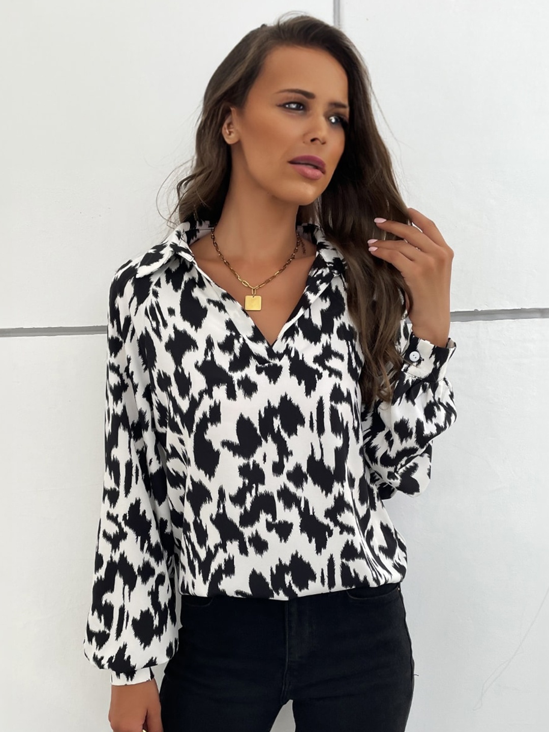 

StyleCast Black Abstract Printed Shirt Collar Cuffed Sleeves Shirt Style Top