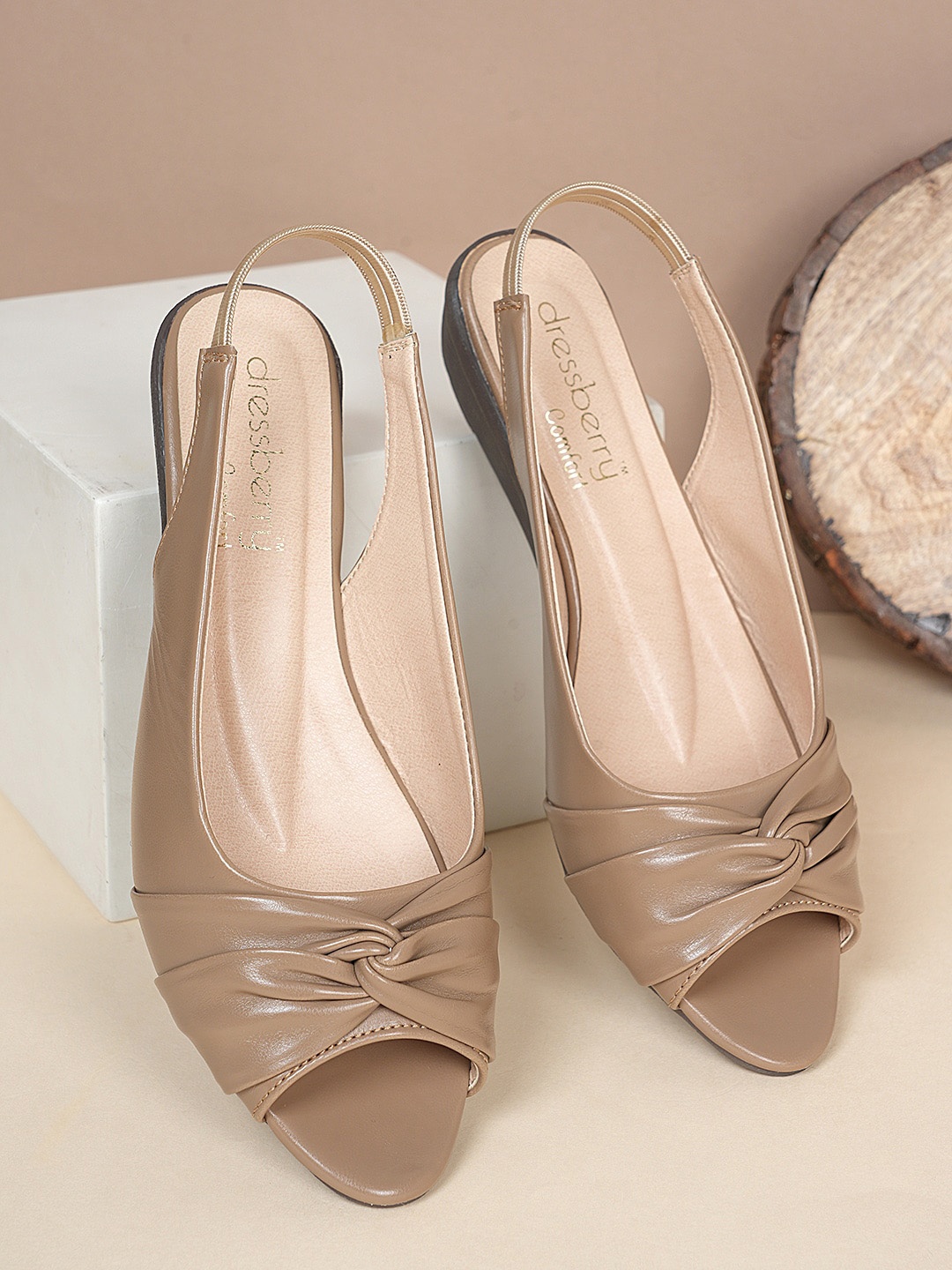 

DressBerry Beige Knotted Wedges Peep Toes With Backstrap