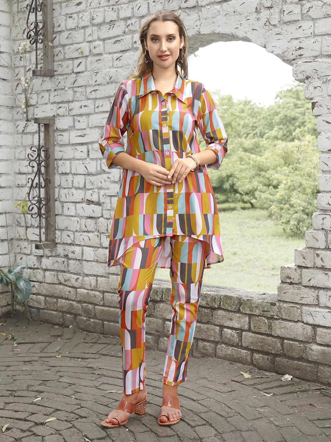 

Anouk 2-pcs Printed Coller-Neck Top with Printed Trousers Co-Ords, Orange
