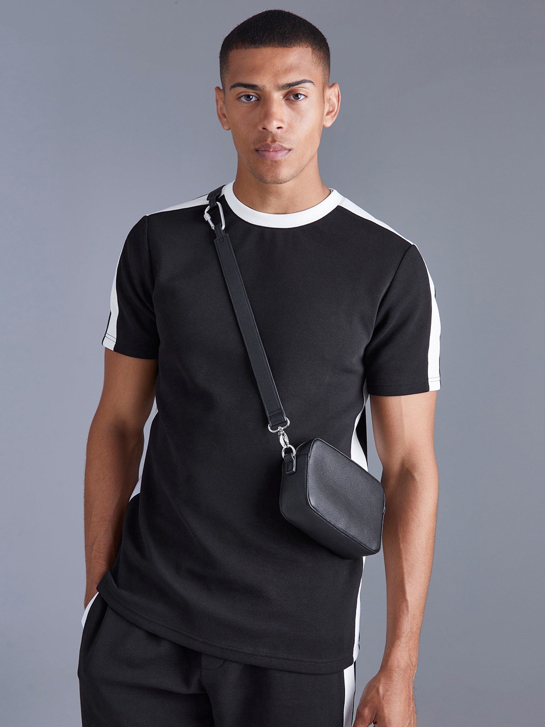 

boohooMAN Monochrome Contrast Striped Panel Scuba T-shirt, Black