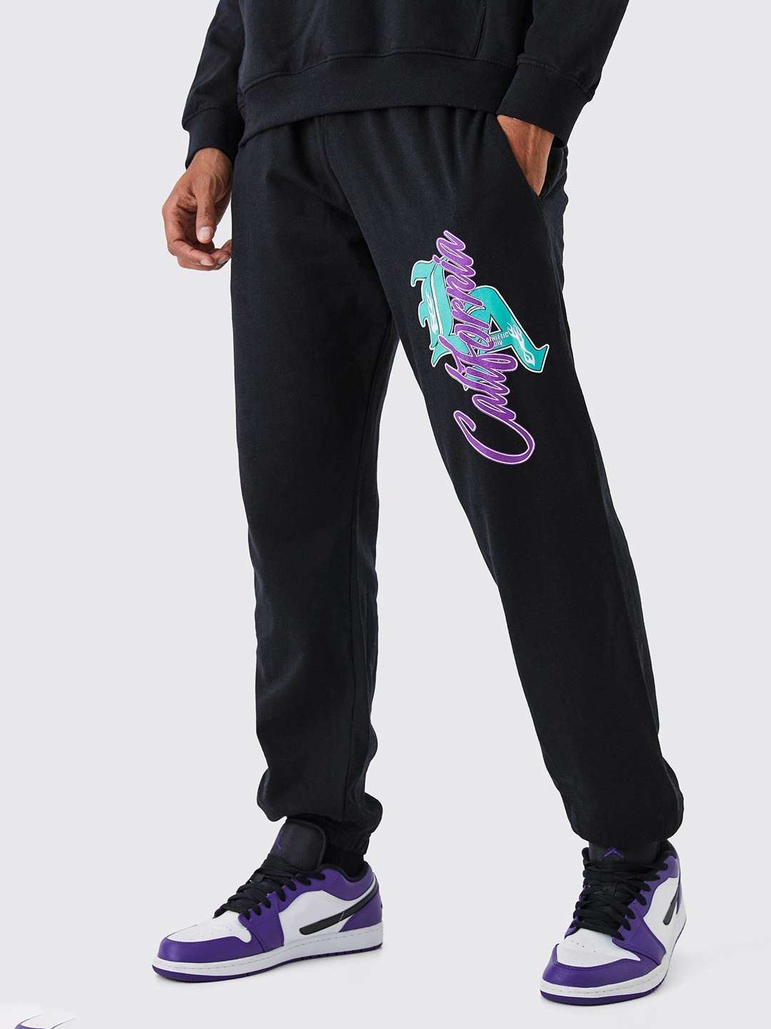 

boohooMAN Oversized La California Varsity Printed Jogger, Black