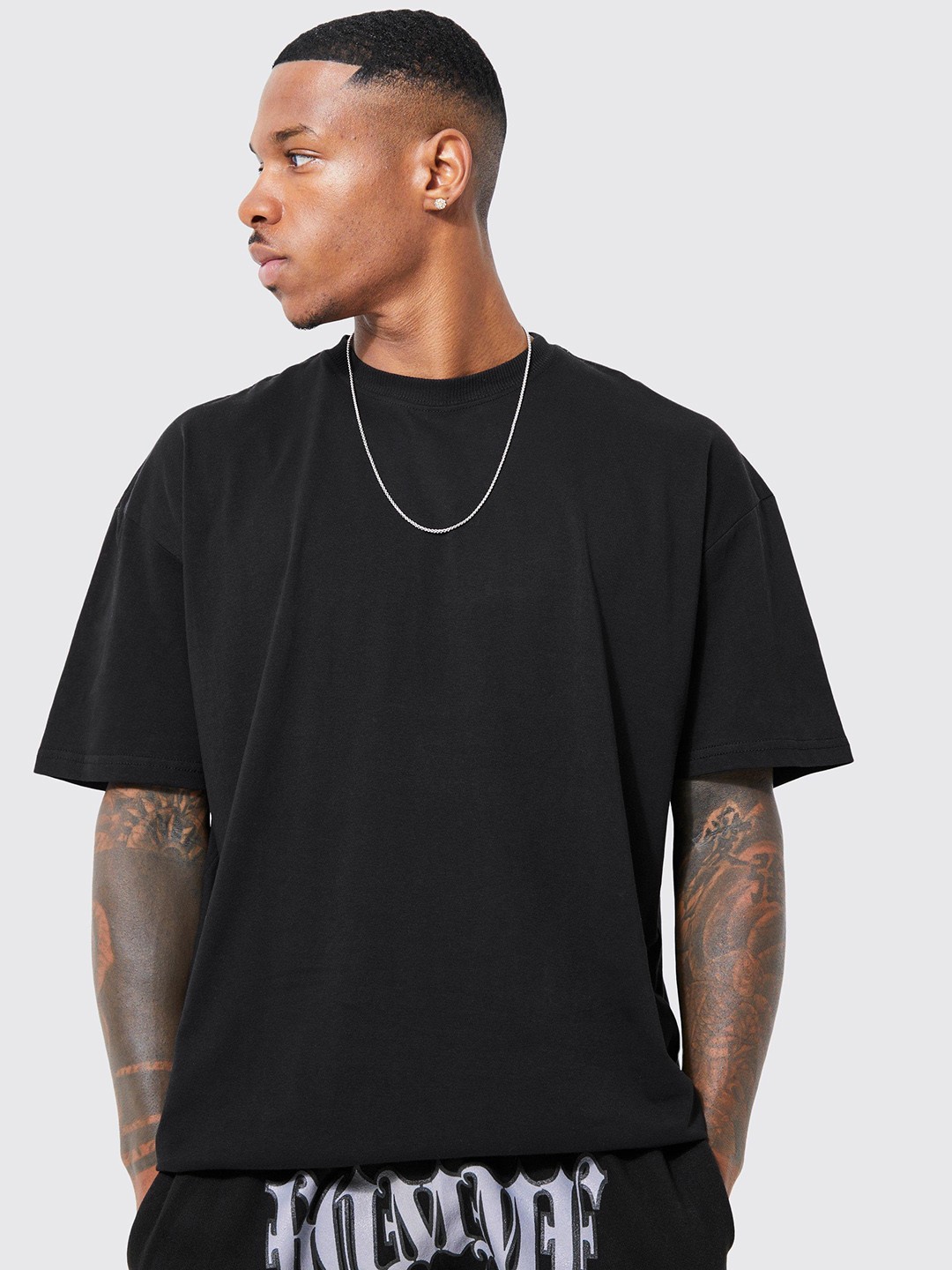 

boohooMAN Gothic Man Back Printed Drop-Shoulder Sleeves Pure Cotton Oversized T-shirt, Black