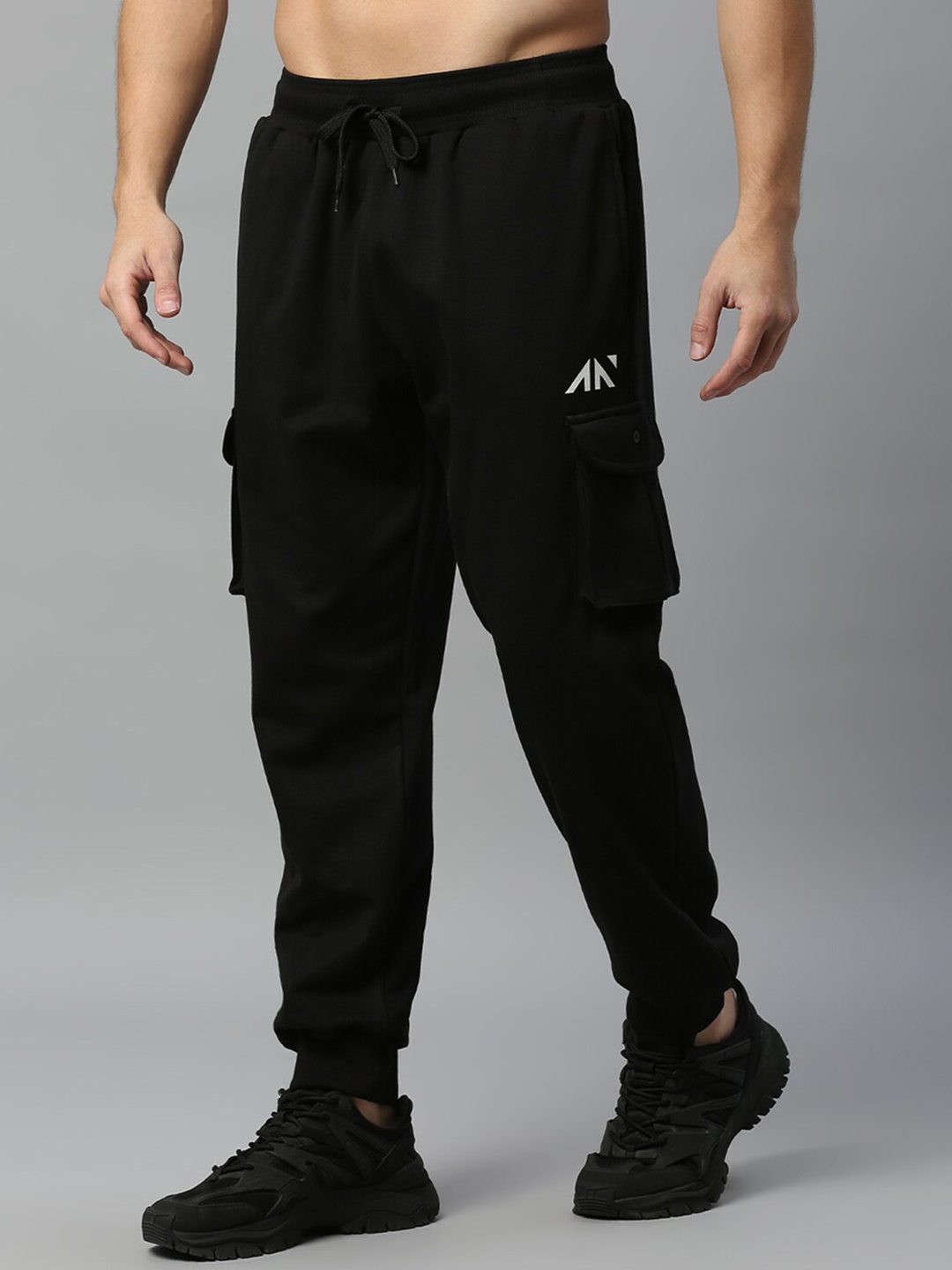 

AESTHETIC NATION Men Mid-Rise Relaxed-Fit Joggers, Black