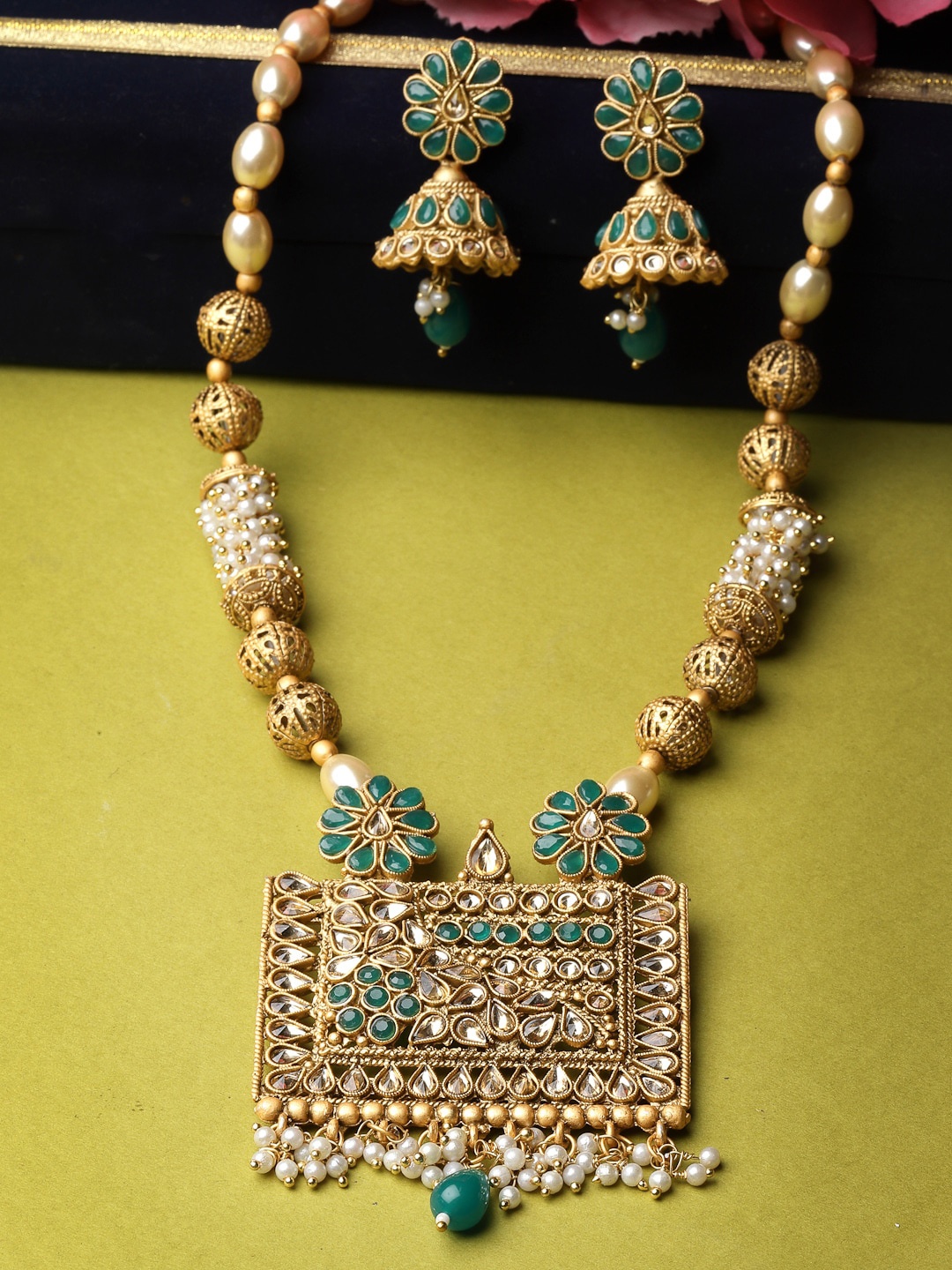 

ADIVA Gold-Plated Kundan-Studded & Beaded Necklace & Earrings