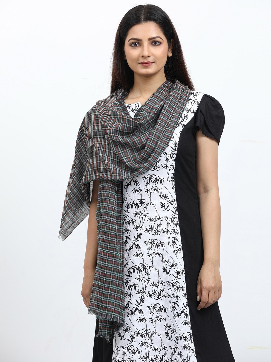 

thickskin Checked Woolen Stole, Assorted
