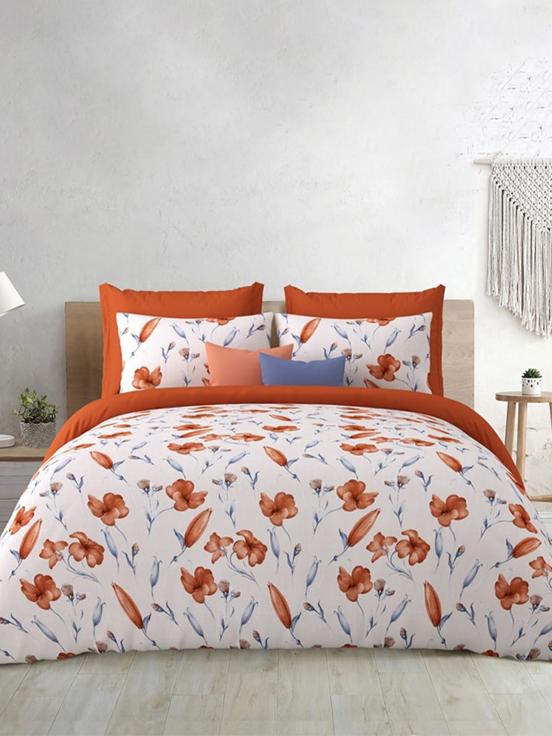 

Salona Bichona White & Peach-Coloured Floral Cotton 120 TC King Bedsheet & 2 Pillow Covers