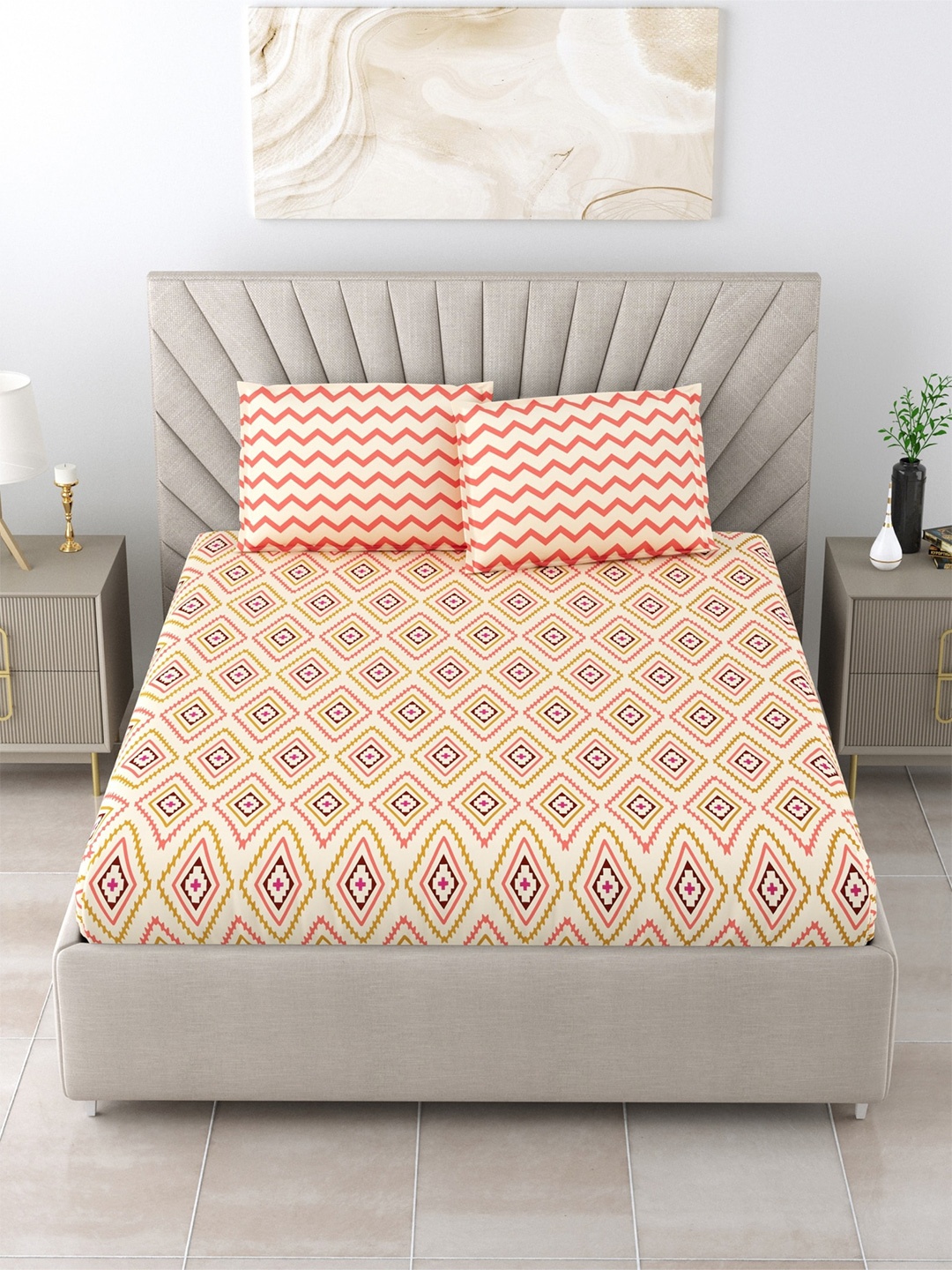 

Salona Bichona Peach-Coloured Geometric Cotton 120 TC King Bedsheet & 2 Pillow Covers