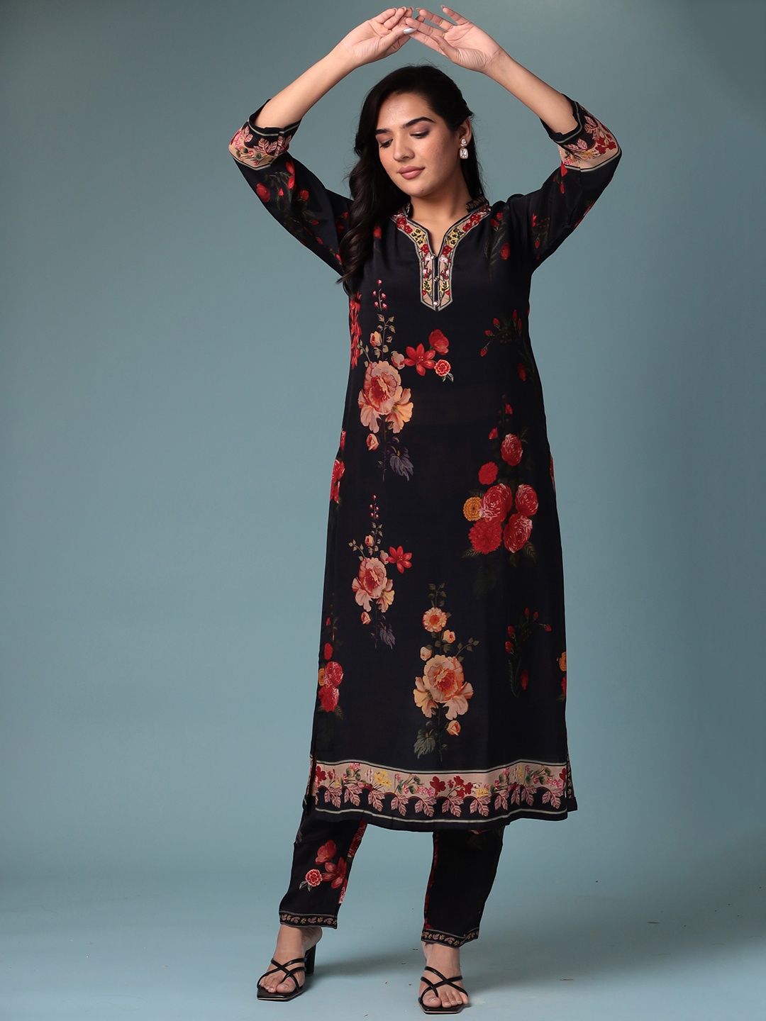 

ZARI Floral Printed Kurta With Trousers, Black