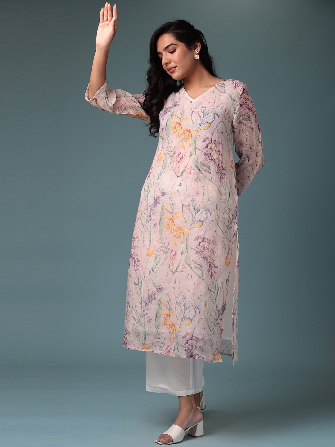 

ZARI Floral Printed Kurta With Trousers, Pink