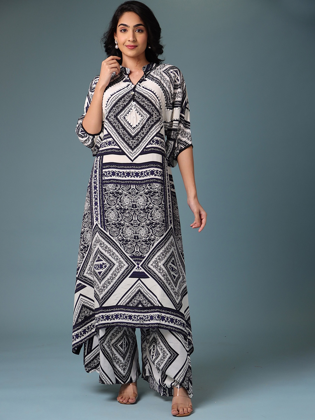 

ZARI Geometric Printed Regular Kurta with Palazzos, White