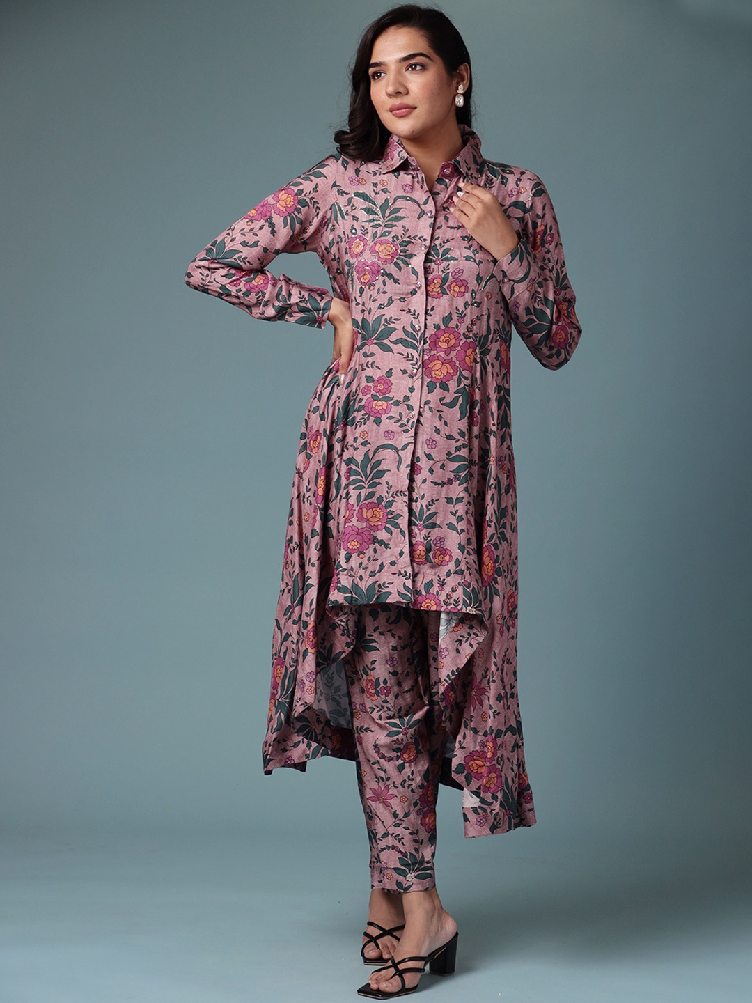 

ZARI Floral Printed Sequinned Panelled Kurta with Trousers, Purple