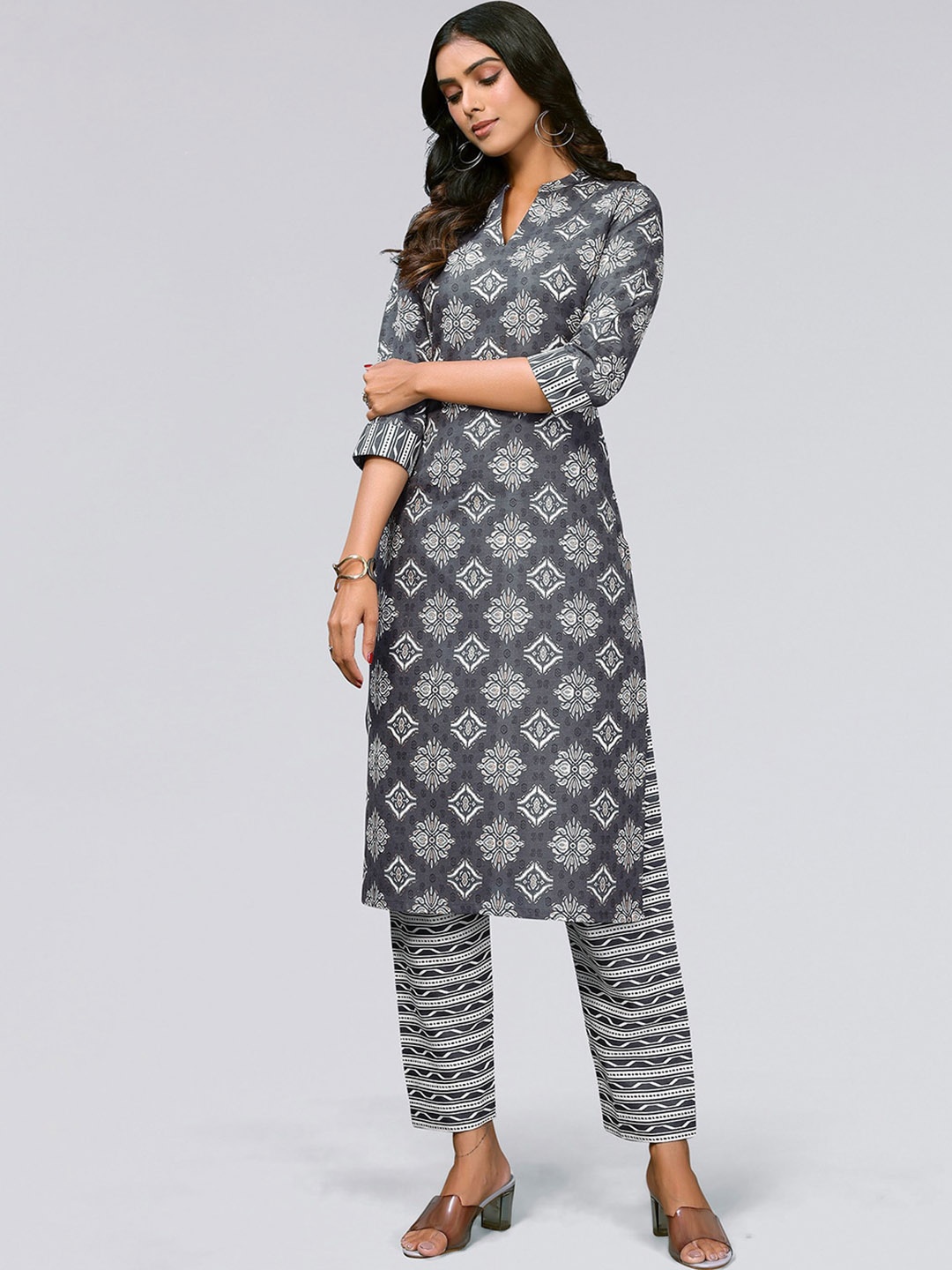 

KALINI Ethnic Motifs Printed Mandarin Collar Straight Kurta with Trousers, Grey