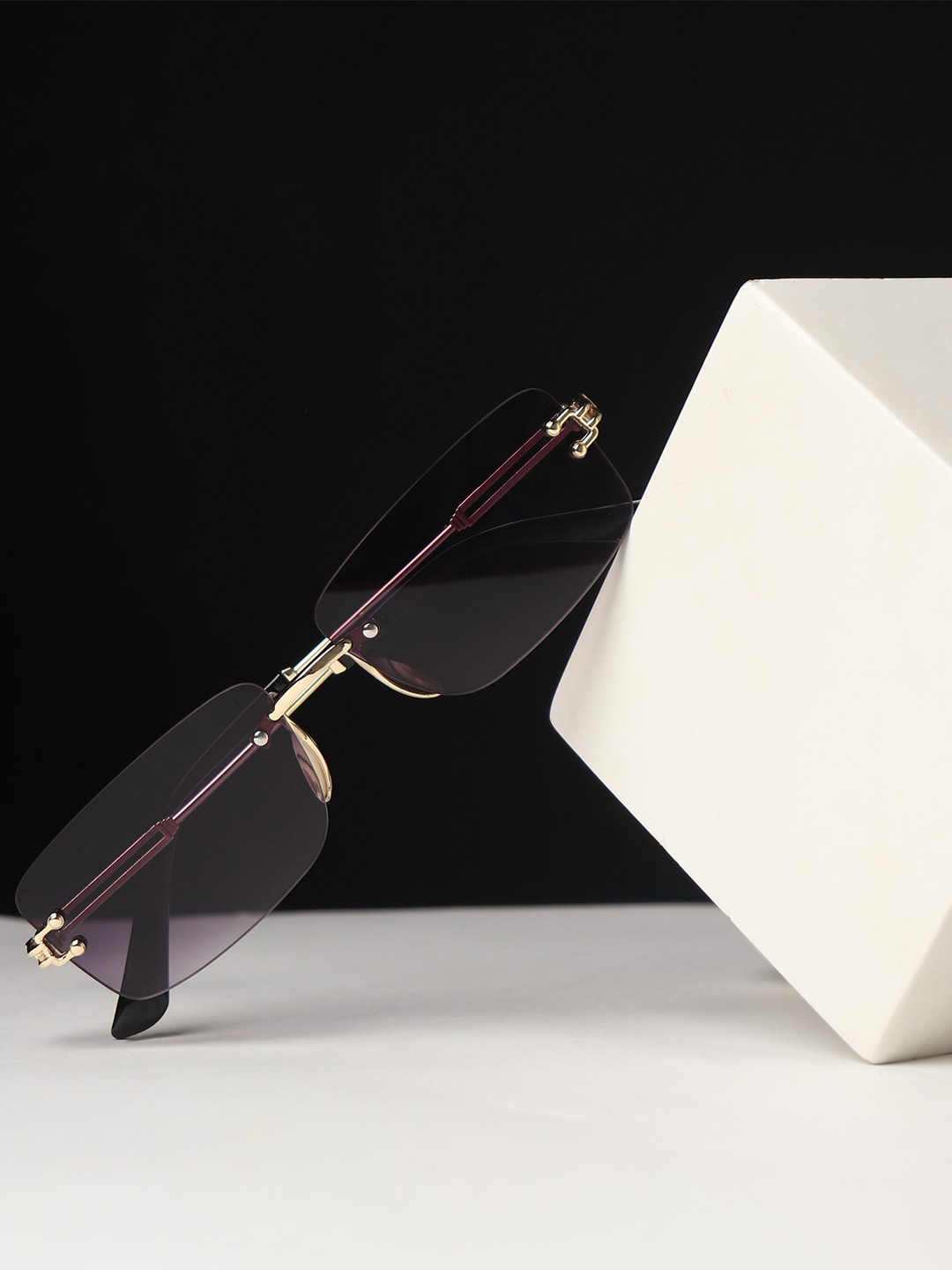 

CRIBA Unisex Rectangle Sunglasses With UV Protected Lens CR_11085_G-PUR, Purple