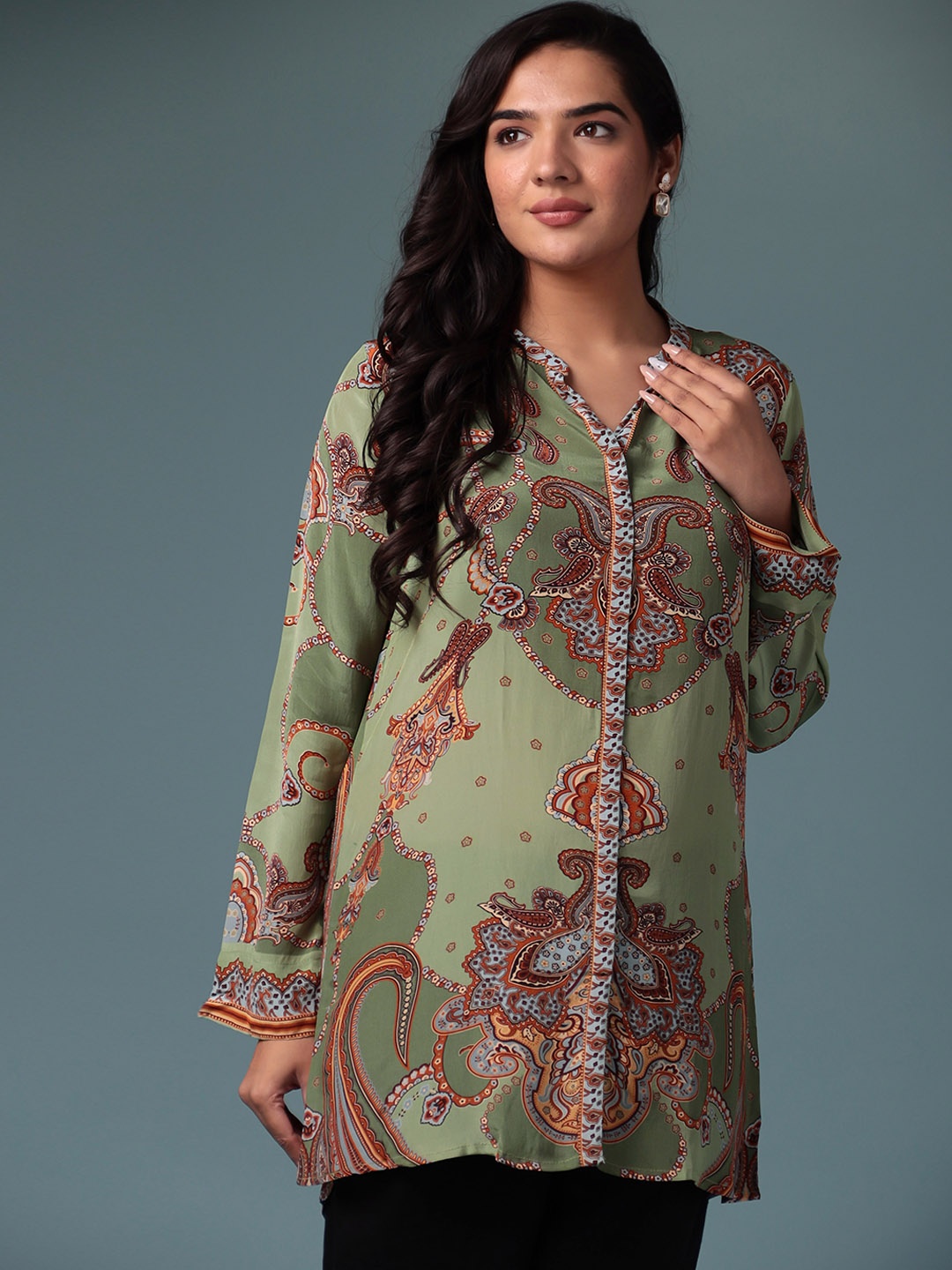 

ZARI Ethnic Motifs Printed Mandarin Collar Longline Top, Green