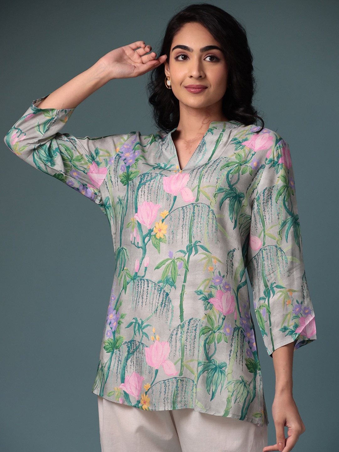 

ZARI Floral Printed Mandarin Collar Top, Grey