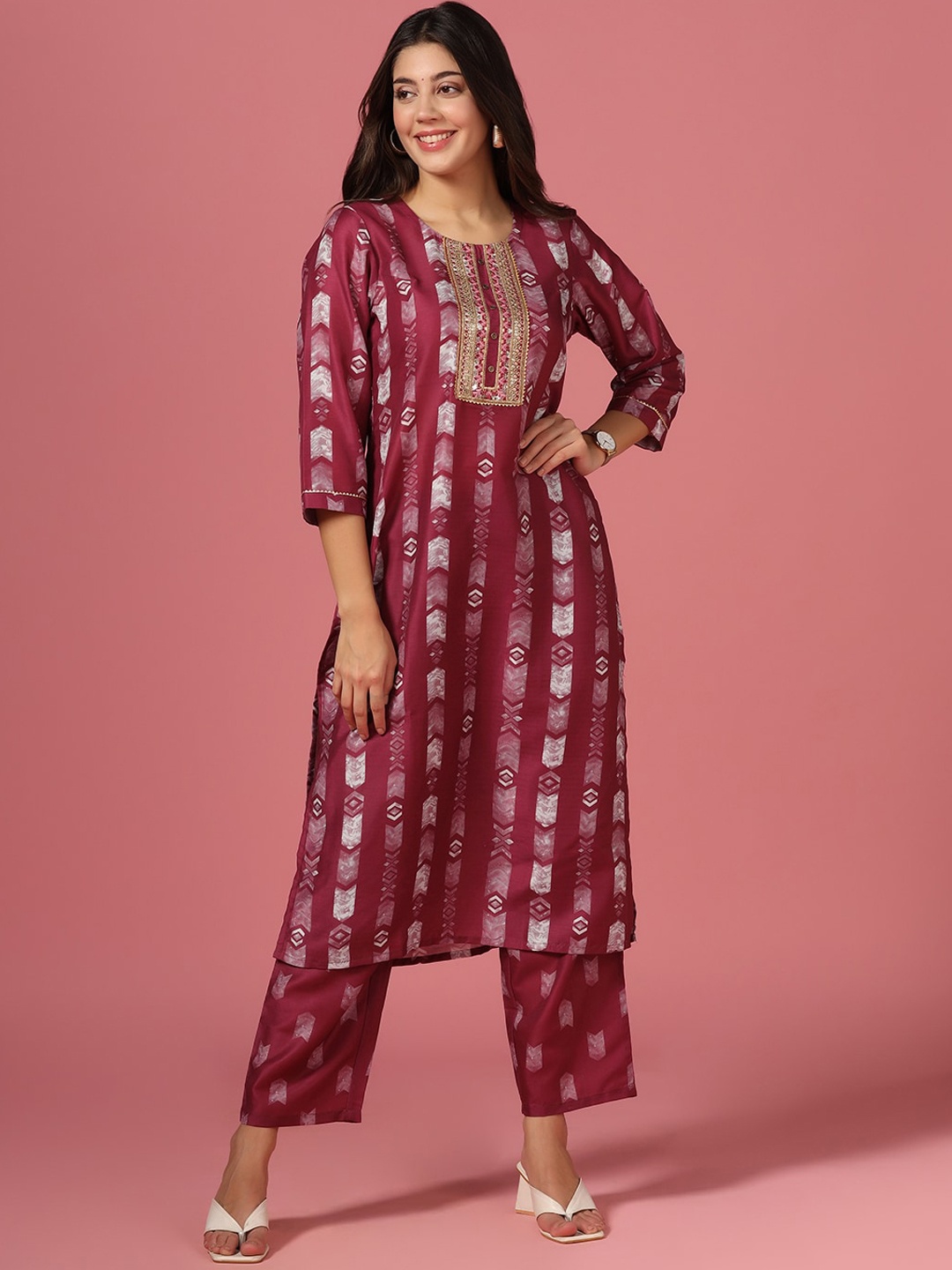 

FASHION DREAM Geometric Printed Gotta Patti Kurta with Trousers, Burgundy