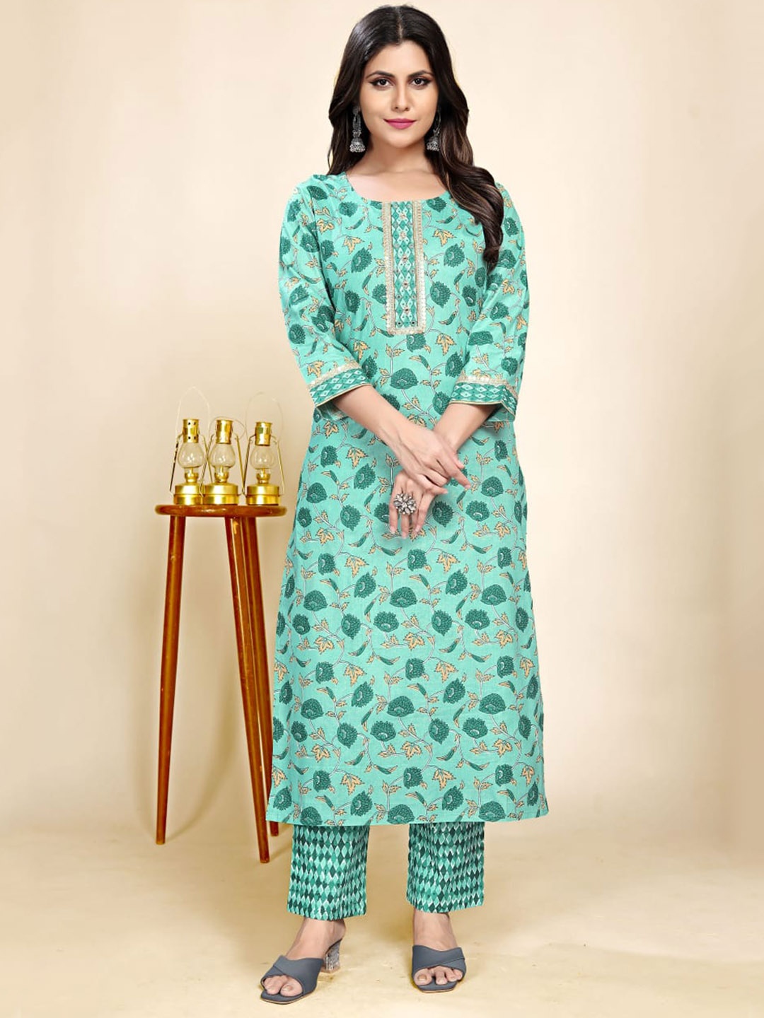 

BAESD Ethnic Motifs Pure Cotton Sequined Pure Cotton Kurta With Trousers, Green