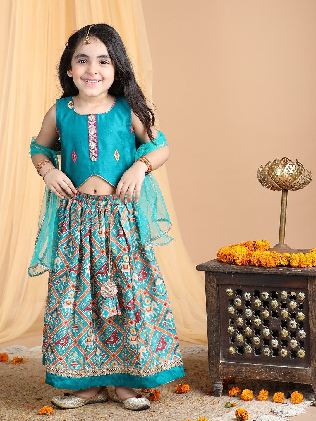 

Here&Now X Kinder Kids Girls Embroidered Ready to Wear Lehenga & Blouse With Dupatta, Green