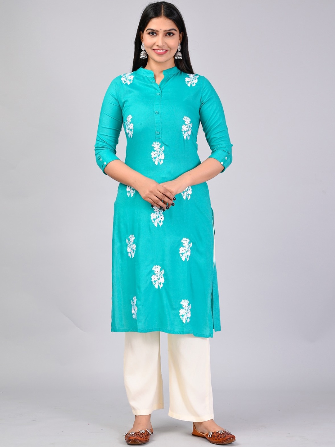 

MAUKA Floral Embroidered Mandarin Collar Regular Thread Work Kurta with Palazzos, Turquoise blue