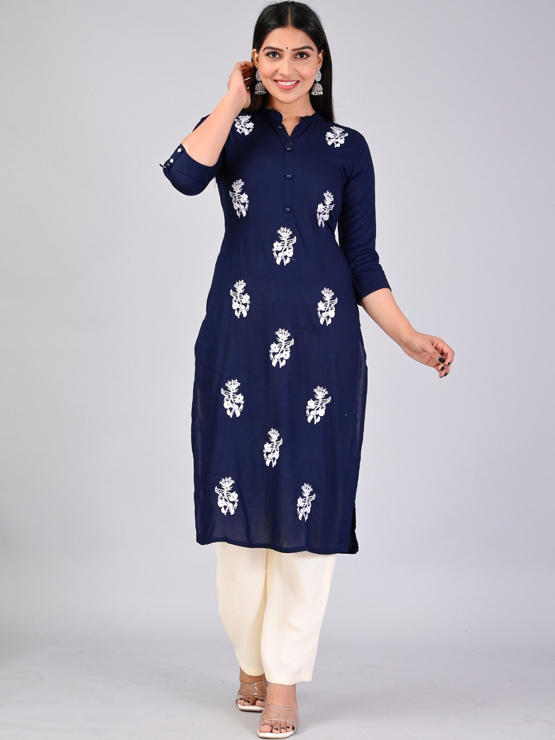 

MAUKA Floral Embroidered Mandarin Collar Regular Thread Work Kurta with Palazzos, Blue