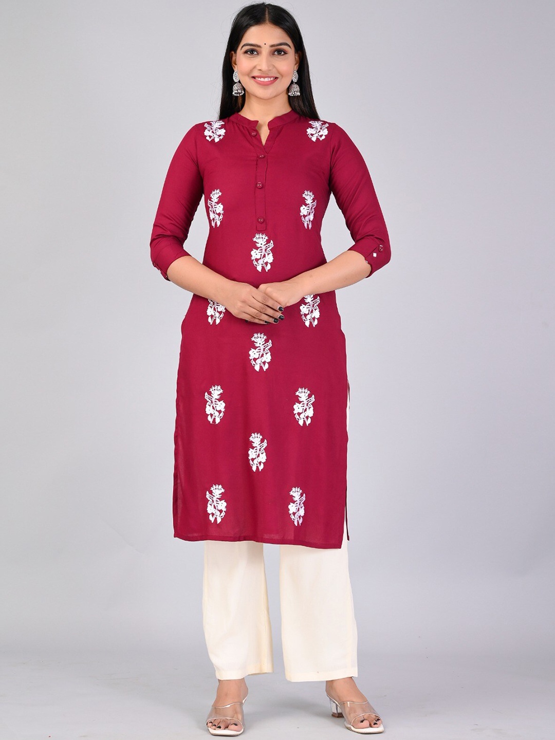 

MAUKA Floral Embroidered Mandarin Collar Regular Thread Work Kurta with Palazzos, Maroon