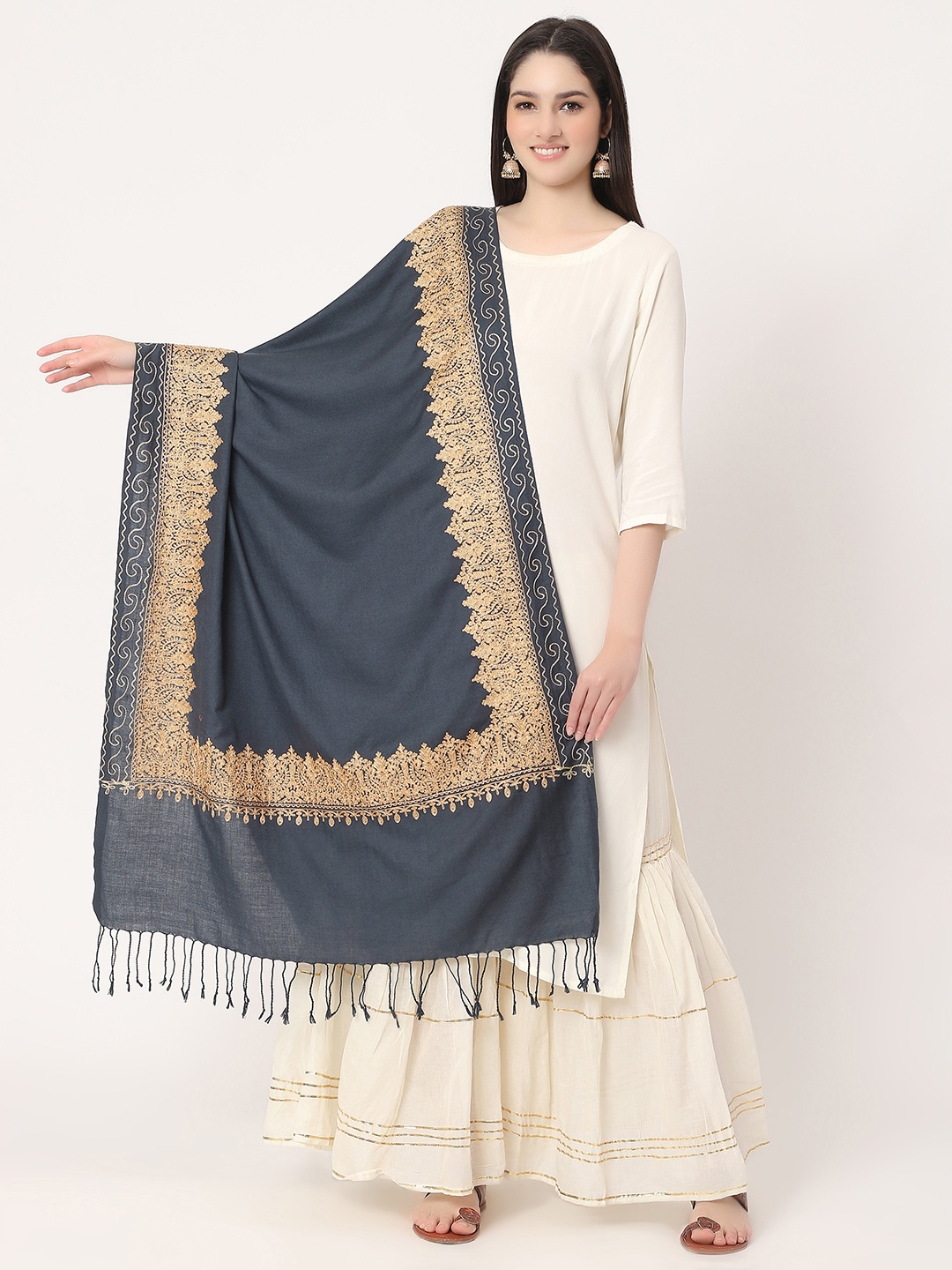 

Moda Chales Ethnic Motifs Embroidered Woolen Shawl, Grey